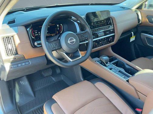 2025 Nissan Pathfinder Platinum FWD