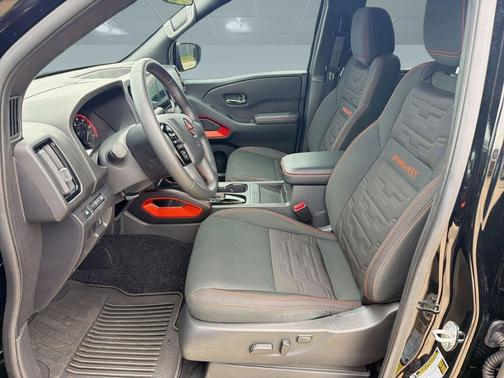 Super Black 2025 Nissan Frontier PRO-4X