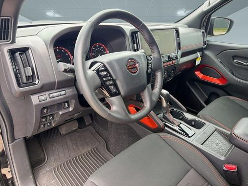Super Black 2025 Nissan Frontier PRO-4X