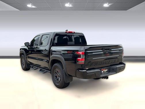 Super Black 2025 Nissan Frontier PRO-4X