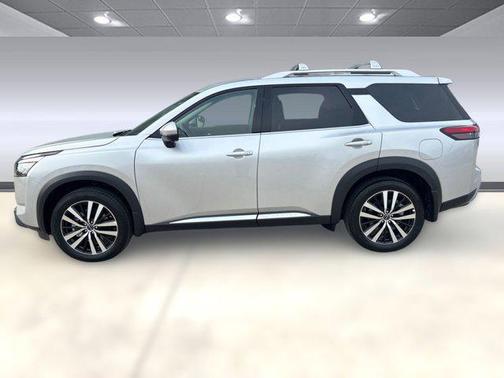 2025 Nissan Pathfinder Platinum FWD