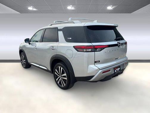 2025 Nissan Pathfinder Platinum FWD