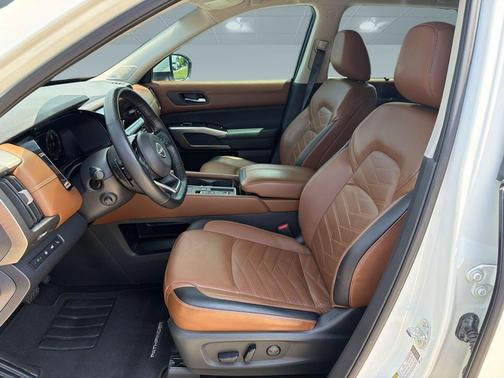 Pearl White Tricoat 2023 Nissan Pathfinder Platinum FWD