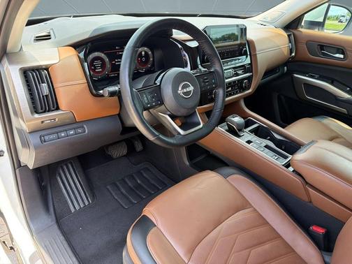 Pearl White Tricoat 2023 Nissan Pathfinder Platinum FWD