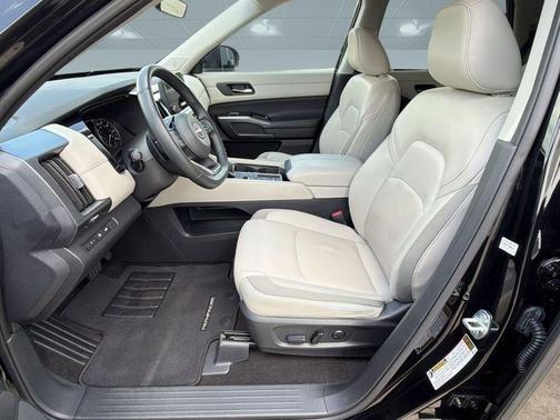 Super Black 2023 Nissan Pathfinder SL FWD