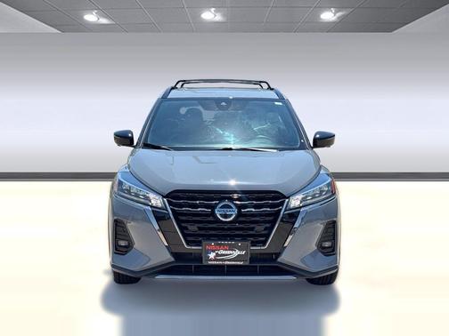 Gray 2021 Nissan Kicks SR