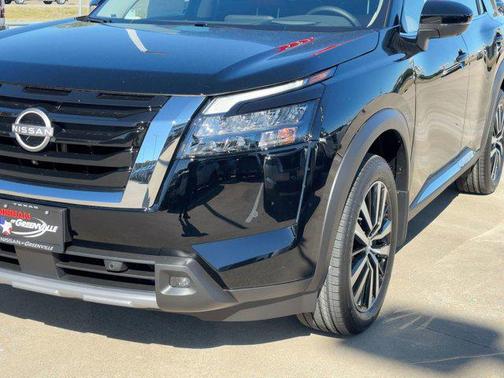 2025 Nissan Pathfinder Platinum FWD