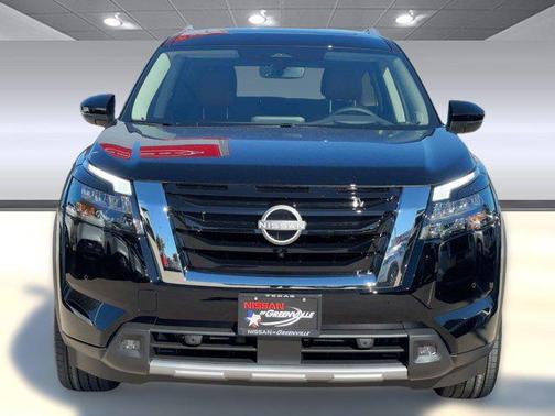 2025 Nissan Pathfinder Platinum FWD