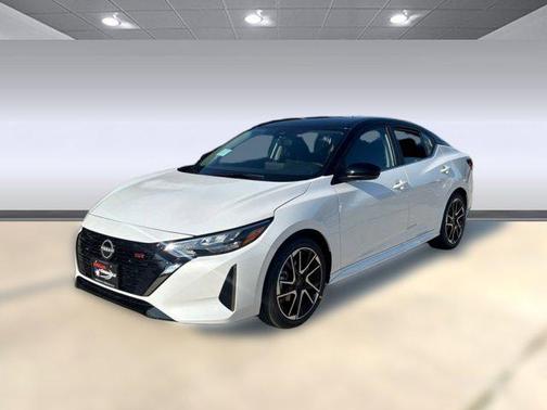 Aspen White Tricoat/Super Black 2025 Nissan Sentra SR