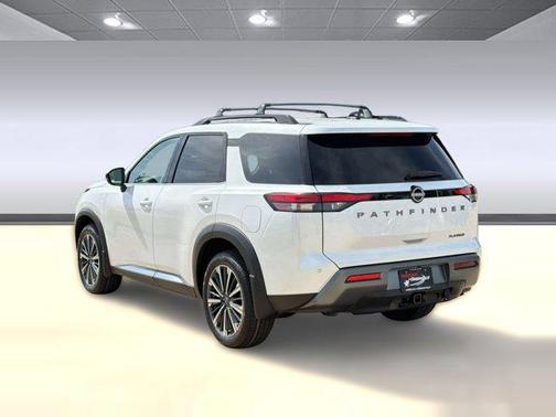 Everest White Pearl Tricoat 2026 Nissan Pathfinder Platinum