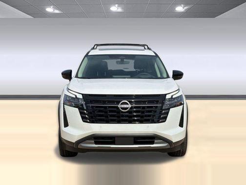 Everest White Pearl Tricoat 2026 Nissan Pathfinder Platinum