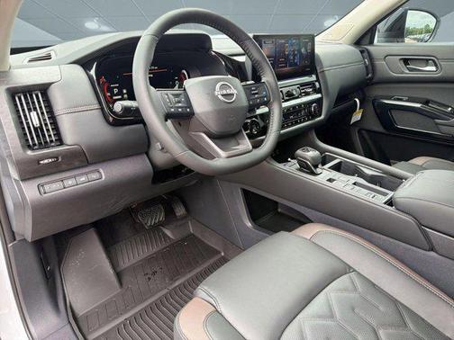 Everest White Pearl Tricoat 2026 Nissan Pathfinder Platinum
