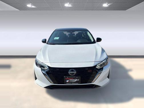 Aspen White Tricoat/Super Black 2025 Nissan Sentra SR