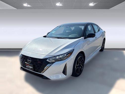 Aspen White Tricoat/Super Black 2025 Nissan Sentra SR