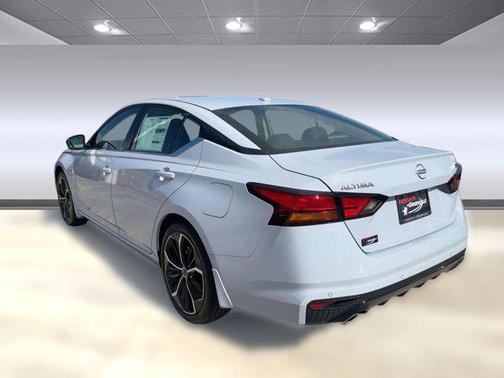 2025 Nissan Altima SR FWD