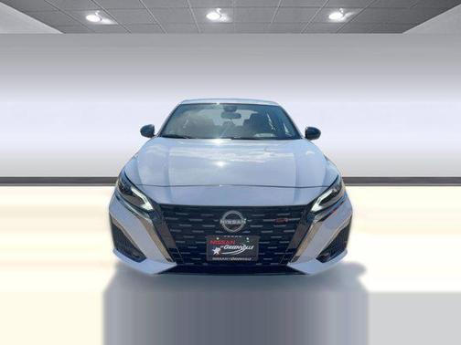 2025 Nissan Altima SR FWD