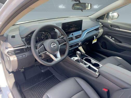 2025 Nissan Altima SR FWD