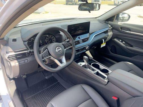 2025 Nissan Altima SR FWD