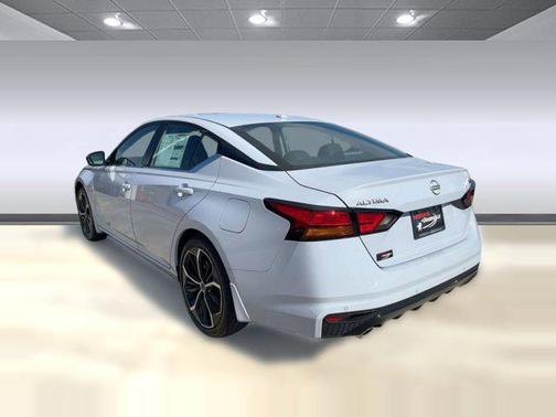 2025 Nissan Altima SR FWD