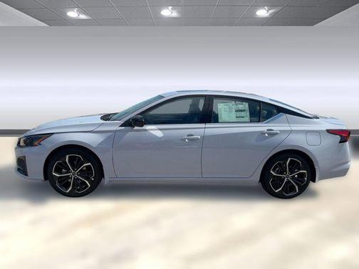 2025 Nissan Altima SR FWD