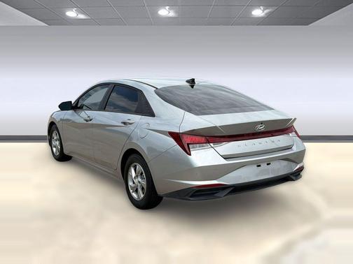Shimmering Silver Pearl 2021 Hyundai ELANTRA SE