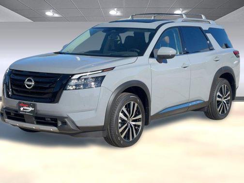 2025 Nissan Pathfinder Platinum FWD