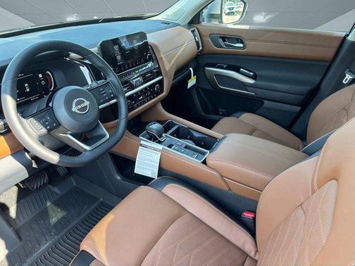 2025 Nissan Pathfinder Platinum FWD