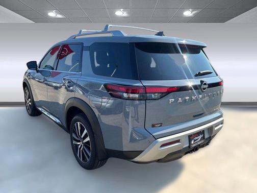 2025 Nissan Pathfinder Platinum FWD