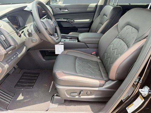 Super Black 2026 Nissan Pathfinder Platinum