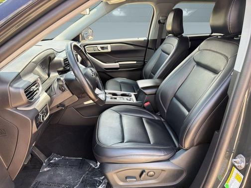 Black 2023 Ford Explorer XLT