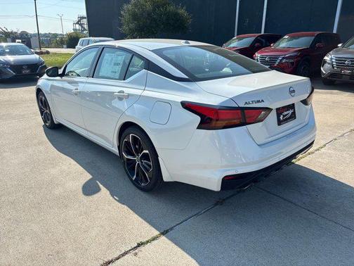 2025 Nissan Altima SR FWD