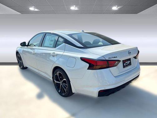 2025 Nissan Altima SR FWD