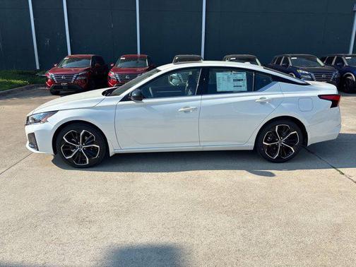 2025 Nissan Altima SR FWD