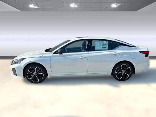 2025 Nissan Altima SR FWD