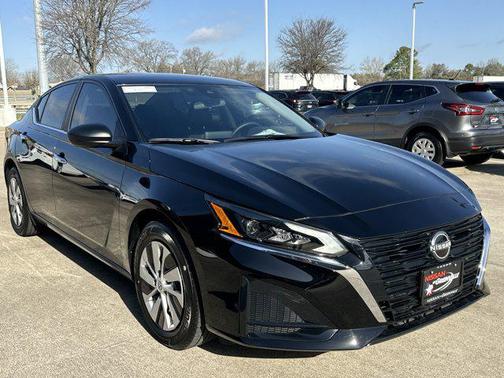 2025 Nissan Altima S FWD