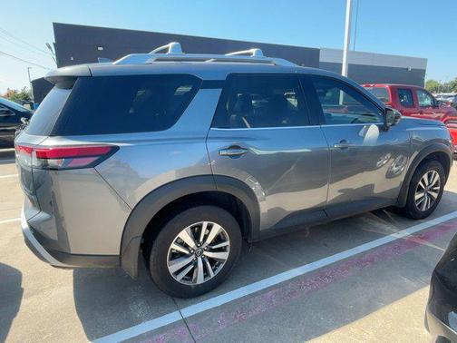 2024 Nissan Pathfinder SL FWD