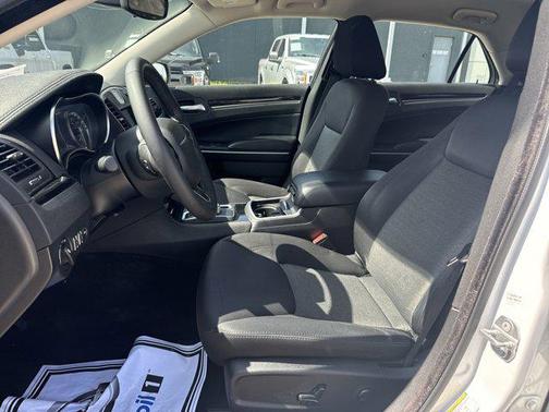 2023 Chrysler 300 Touring