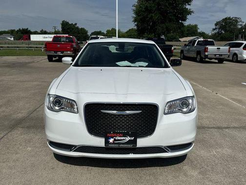 2023 Chrysler 300 Touring