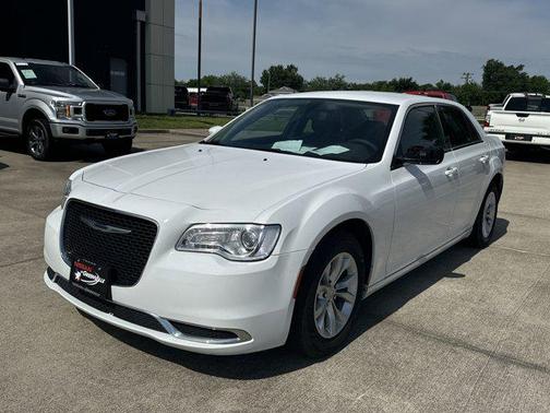 2023 Chrysler 300 Touring