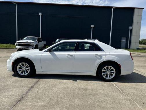 2023 Chrysler 300 Touring