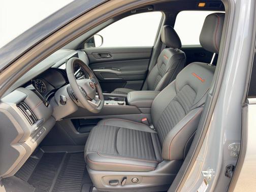 Boulder Gray Pearl/Super Black 2026 Nissan Pathfinder Rock Creek