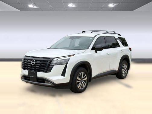 Everest White Pearl Tricoat 2026 Nissan Pathfinder SL