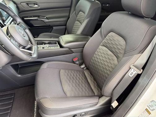 Pearl White Tricoat 2022 Nissan Pathfinder SV 2WD