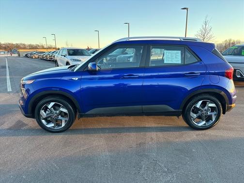 2022 Hyundai VENUE SEL