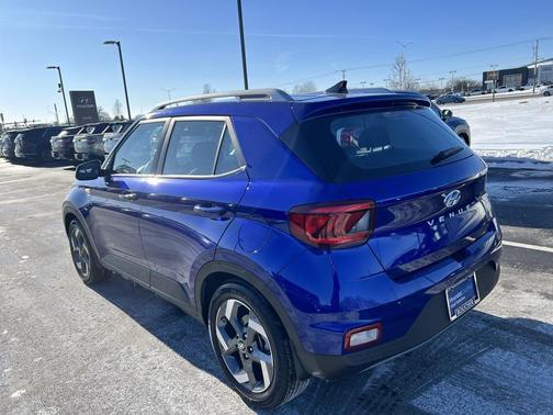 2022 Hyundai VENUE SEL