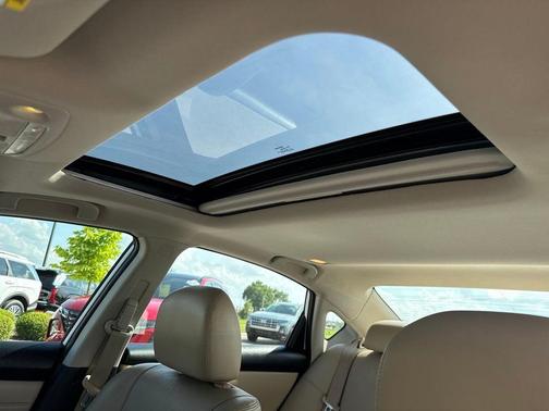 Pearl White 2015 Nissan Altima 2.5 SL