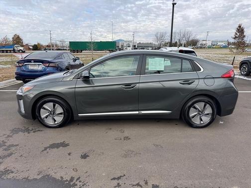 2022 Hyundai IONIQ Hybrid SE