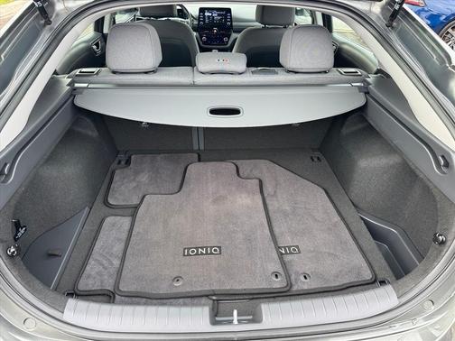 2022 Hyundai IONIQ Hybrid SE