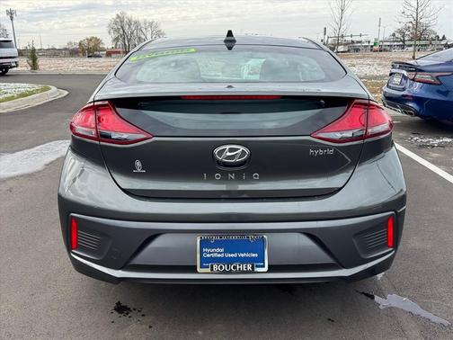 2022 Hyundai IONIQ Hybrid SE