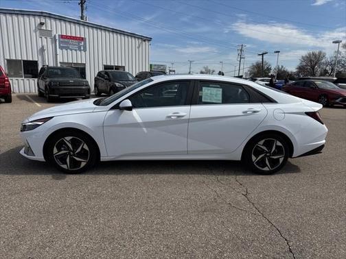 2022 Hyundai ELANTRA Limited